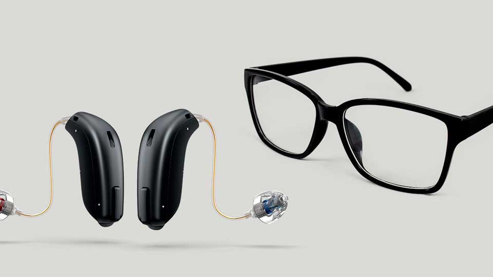 aparelho-auditivo-comparado-a-oculos