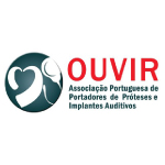 Logotipo da ’OUVIR – Associação Portuguesa de Portadores de Próteses e Implantes Auditivos,’ com coração estilizado ao lado de um ouvido sobre fundo verde. Texto destacado em vermelho e preto.