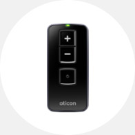 Télécommande noire compacte pour appareils auditifs Oticon avec boutons de volume et indicateur lumineux.