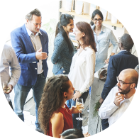 Conversations de groupe lors d'un rassemblement social