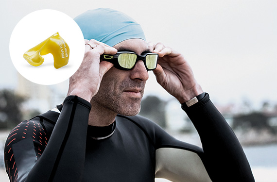 Sowei Aqua Sport mit Schwimmer im Hintergrund