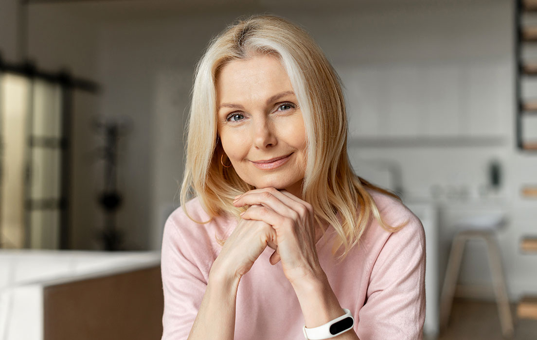 testimonio mujer con audífonos