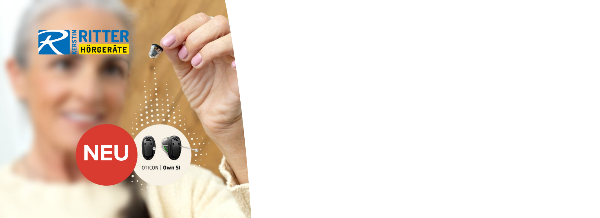 Eine Frau hält das nahezu unsichtbare Hörgerät Oticon Own SI in die Kamera