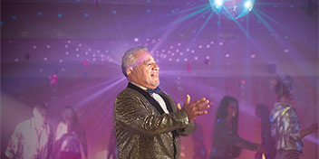 Lad ikke høretab stoppe din glæde ved at deltage i sociale begivenheder