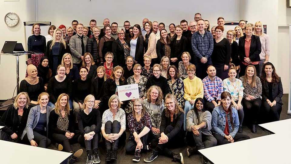 Audikas medarbejdere samlet til gruppefoto.