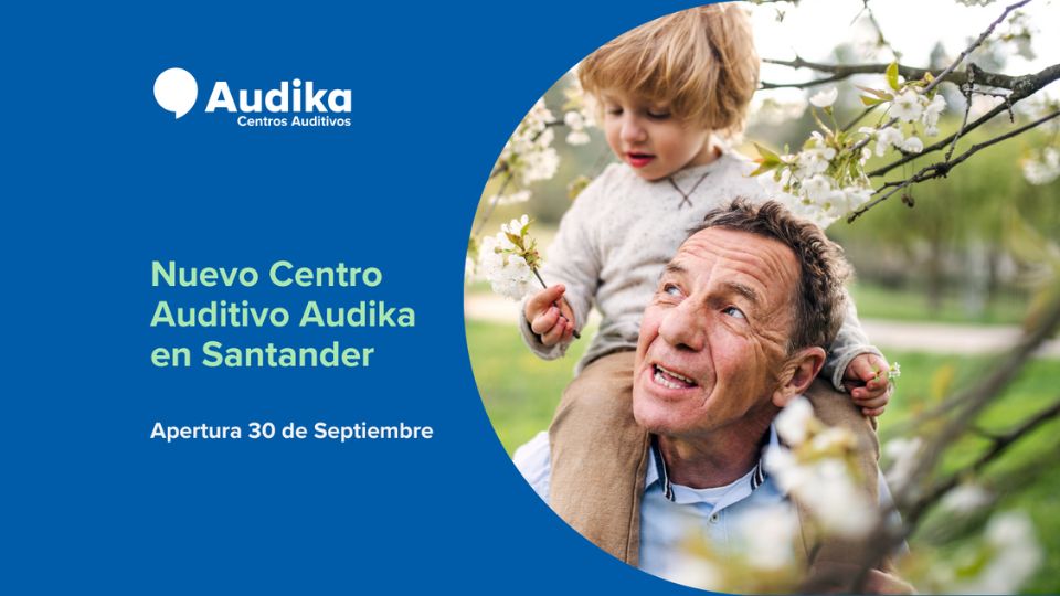 Un diseño promocional combina un fondo azul con un texto que anuncia: ’Nuevo Centro Auditivo Audika en Santander. Apertura 30 de Septiembre.’ A la derecha, una escena natural muestra a un adulto con un niño sobre sus hombros, rodeados de flores blancas en un parque.