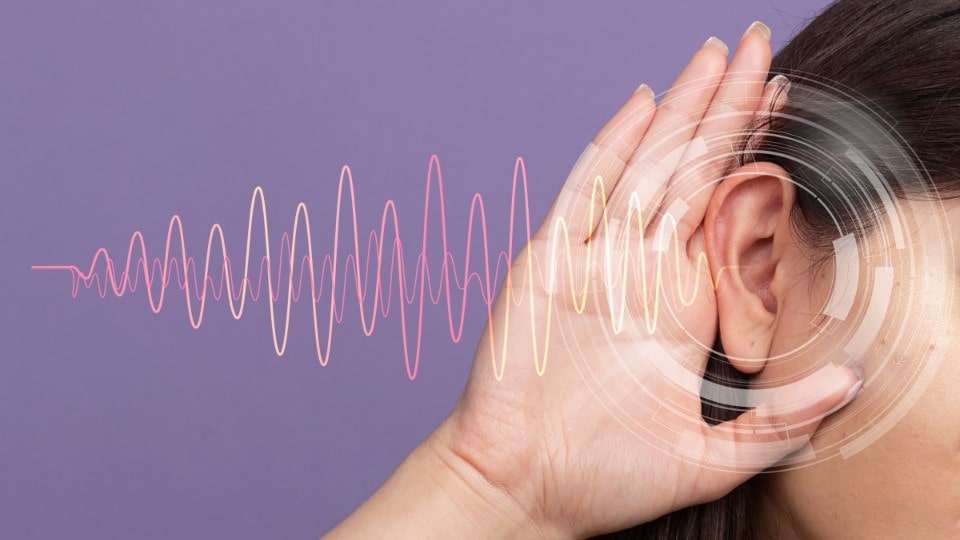 Problemas de audición y ondas sonoras representando la percepción auditiva.