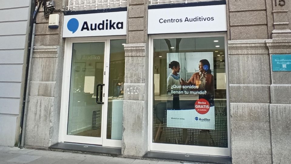 Fachada del Centro Auditivo Audika en Calle Campoamor, Oviedo.