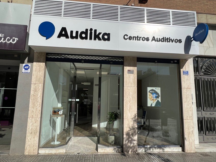 fachada del centro auditivo Audika en Málaga