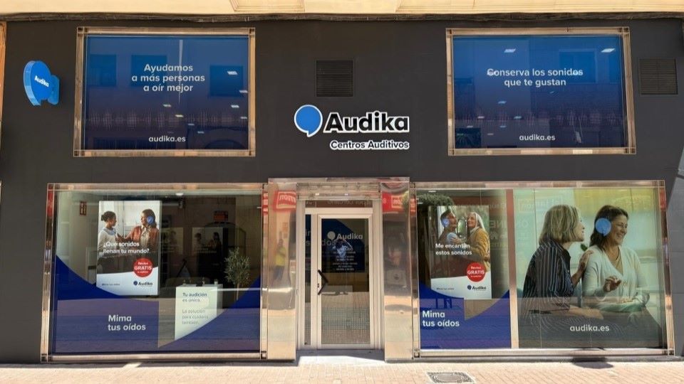 Fachada del centro Auditivo Audika en La Línea de la Concepción, Cádiz