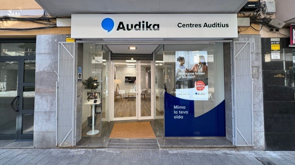 Fachada del centro auditivo Audika en Vilanova i La Geltrú