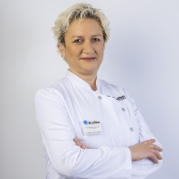 Isabel Martínez, audioprotesista certificada en Audika Úbeda, especialista en soluciones auditivas.