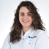 Audioprotesista en Alcobendas Irene Aroca, especialista en audición y cuidado de la salud auditiva.