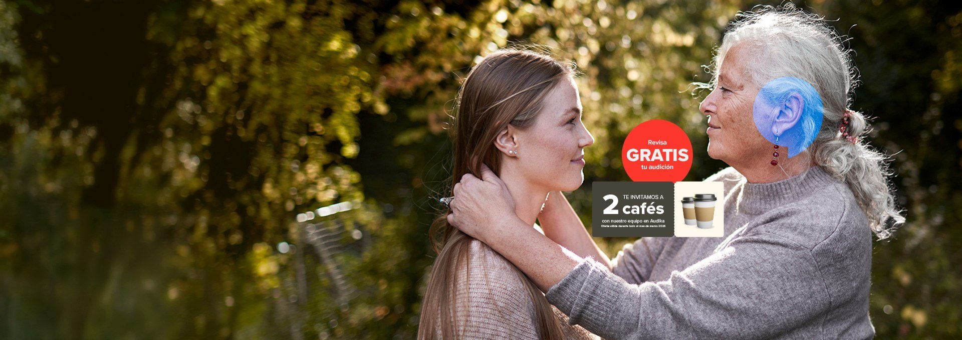 Una persona mayor haciéndole una muestra de cariño a otra más joven, se muestran los textos 