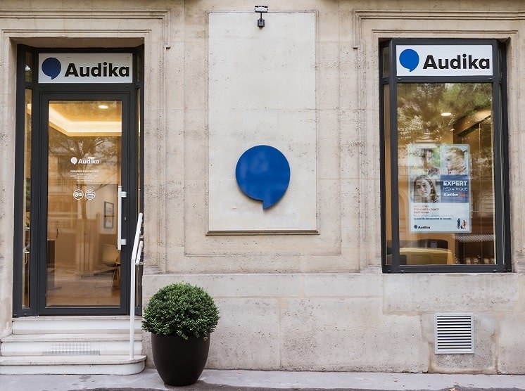 Façade du centre auditif Audika à Paris Étoile.