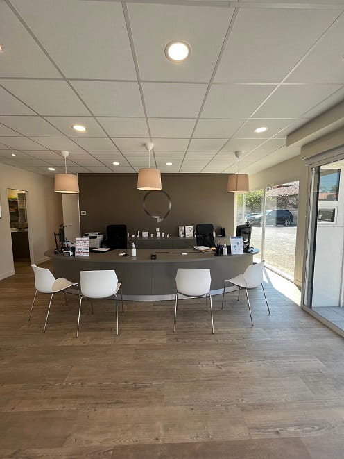 Intérieur du nouveau centre auditif Audika à Montélimar