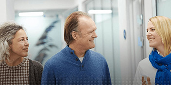 Consulter un audioprothésiste pour discuter des solutions auditives