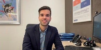 Audioprothésiste Audika à Villeneuve d’Ascq, près de Lille dans un bureau professionnel.