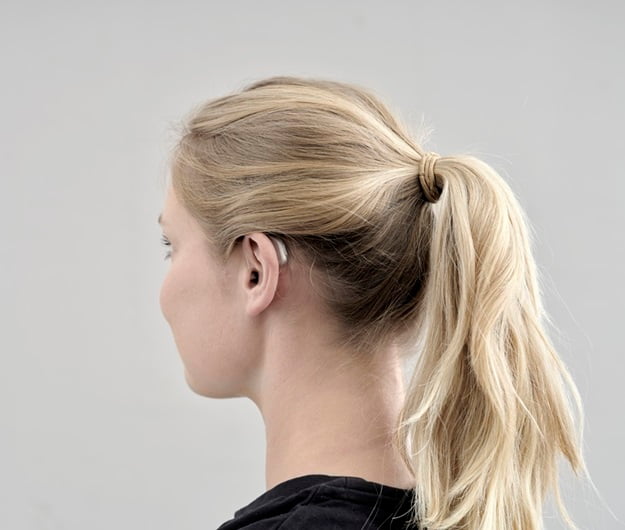 Appareils auditifs Blink B300 portés de dos