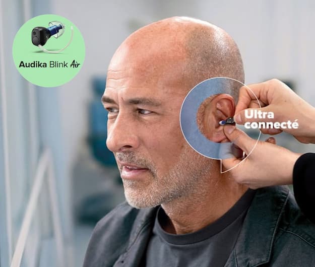 homme avec Audika Blink Air appareil auditif