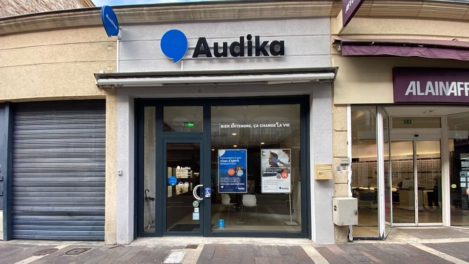 Devanture et vitrine de l'audioprothésiste Audika à Agen