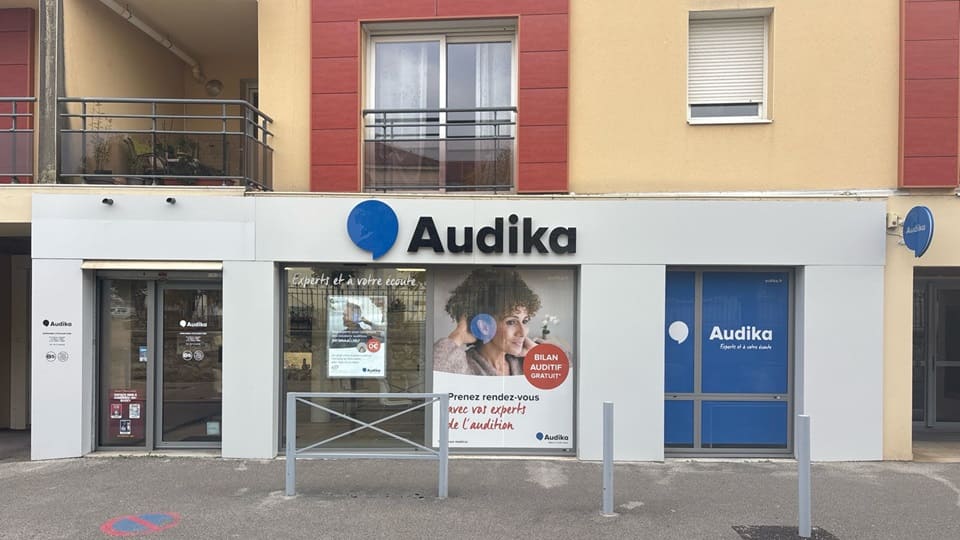 Devanture et vitrine de l'audioprothésiste Audika à Ambérieu-en-Bugey