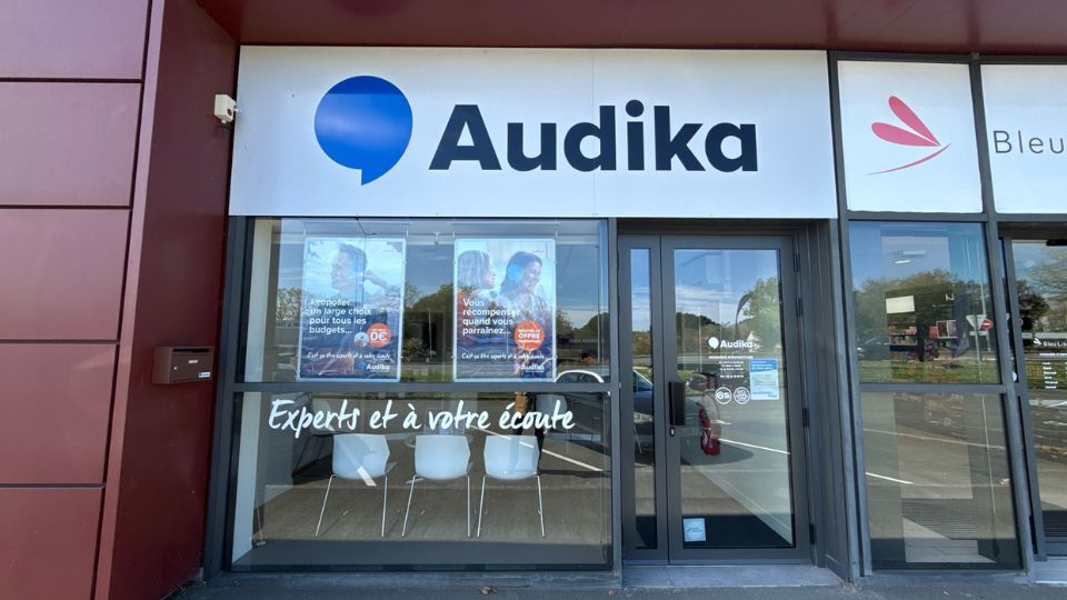 devanture centre auditif audika angers grand maine