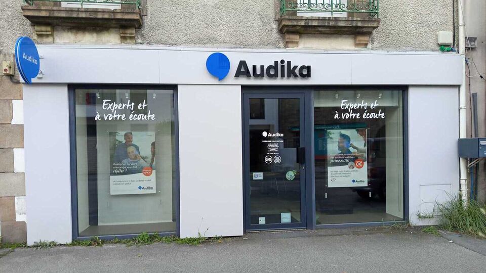 Devanture et vitrine de l'audioprothésiste Audika à Auray