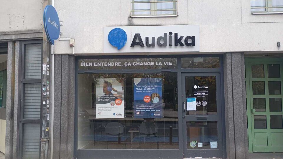 Devanture et vitrine de l'audioprothésiste Audika à Aurillac