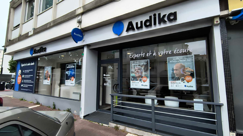 devanture centre auditif audika bayonne place des basques