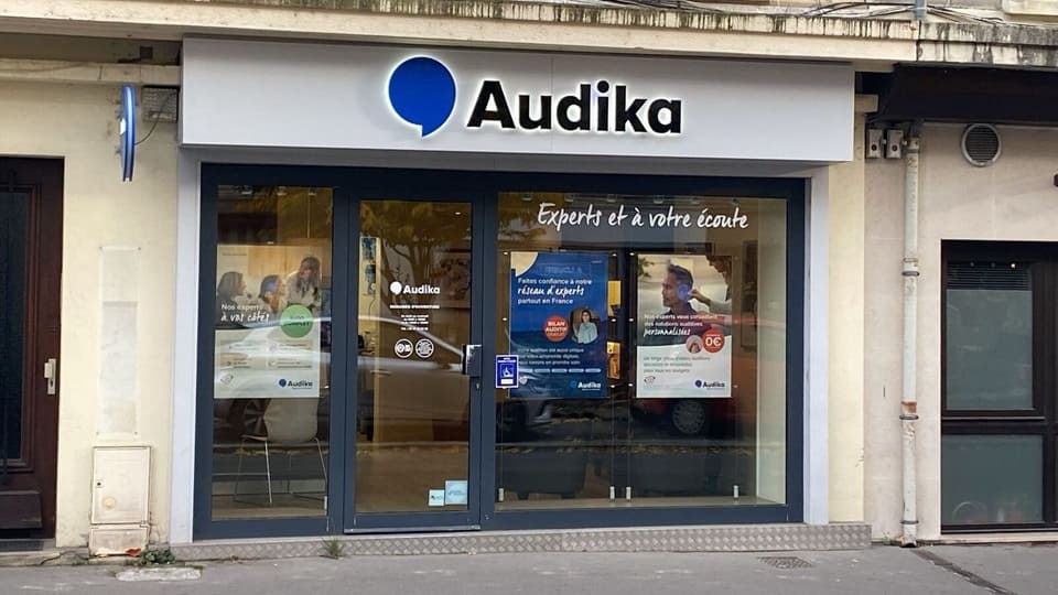 Devanture et vitrine de l'audioprothésiste Audika à Beauvais