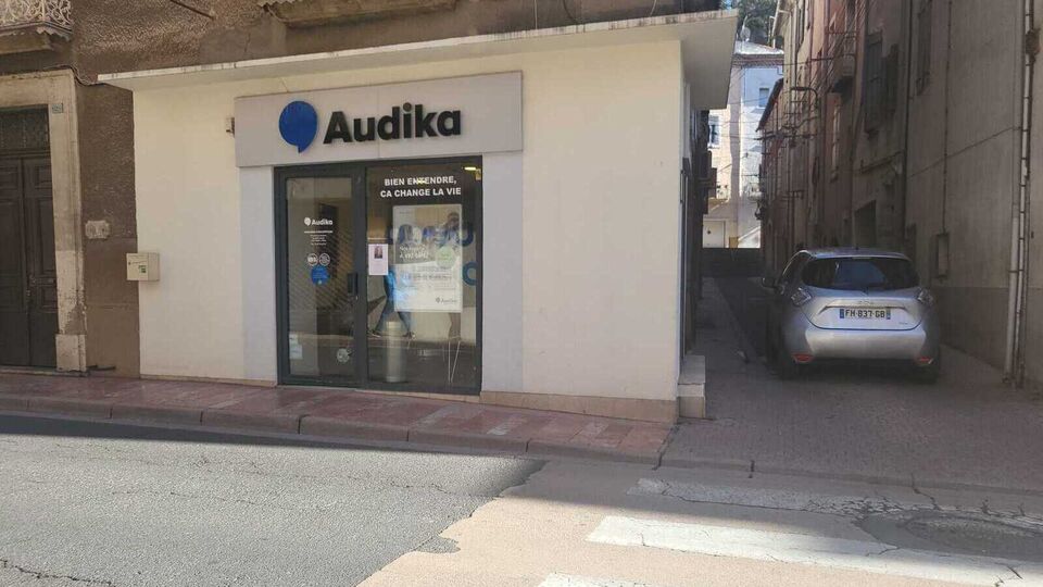 Devanture et vitrine de l'audioprothésiste Audika à Bedarieux