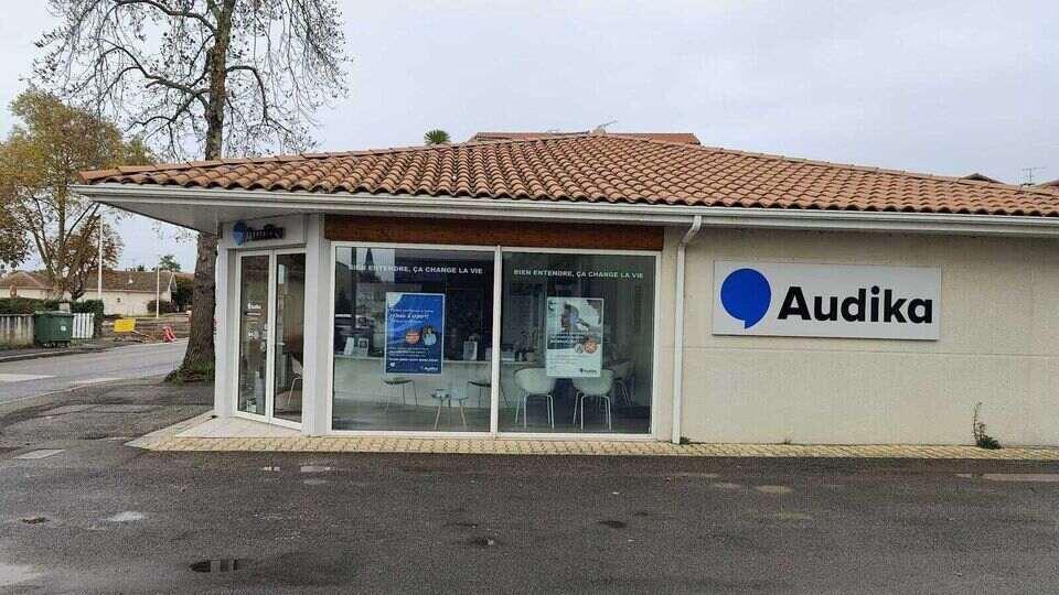 Devanture et vitrine de l'audioprothésiste Audika à Biscarrosse