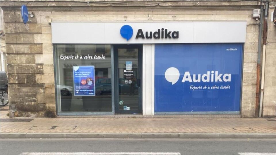 Devanture et vitrine de l'audioprothésiste Audika à Le Bouscat
