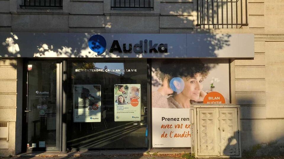 Devanture et vitrine de l'audioprothésiste Audika à Bordeaux Les Boulevards