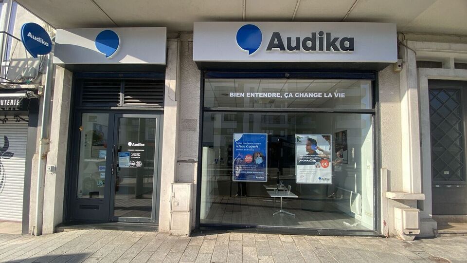 Devanture et vitrine de l'audioprothésiste Audika à Boulogne-sur-Mer