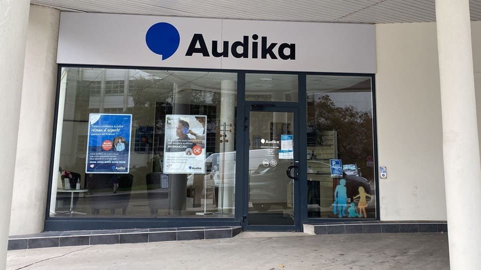 Devanture et vitrine de l'audioprothésiste Audika à Brest Glasgow