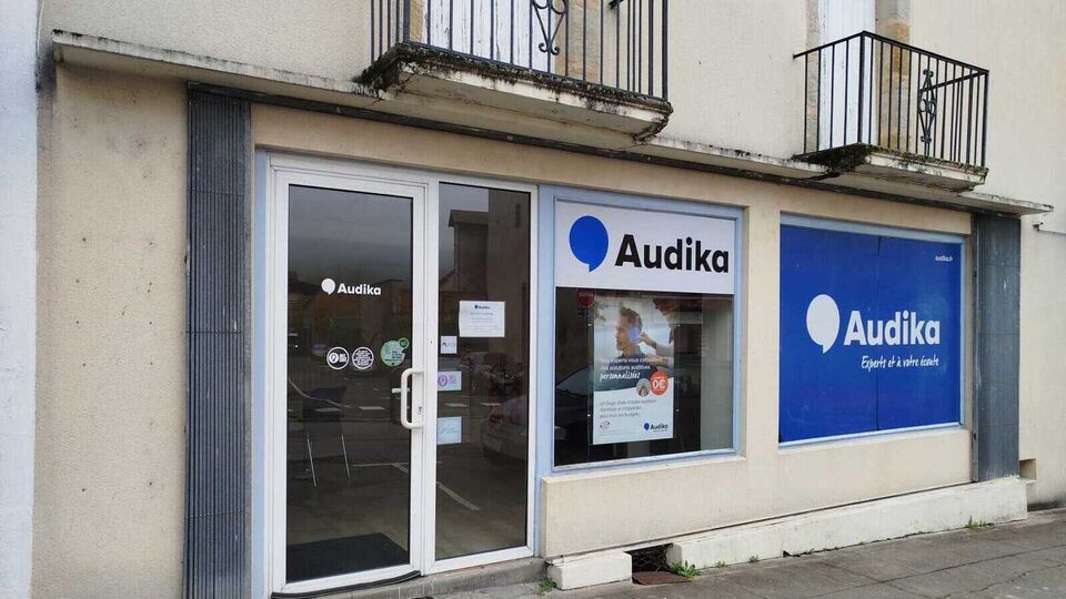 Devanture et vitrine de l'audioprothésiste Audika à Capdenac