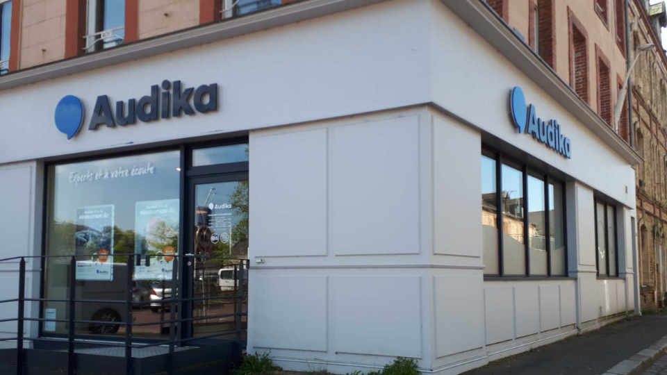 devanture centre auditif audika carentan