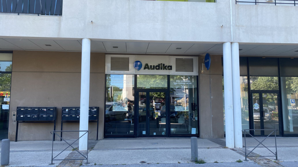 devanture centre auditif audika castelnau
