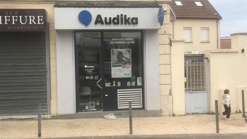 Devanture et vitrine de l'audioprothésiste Audika à Champs-sur-Marne