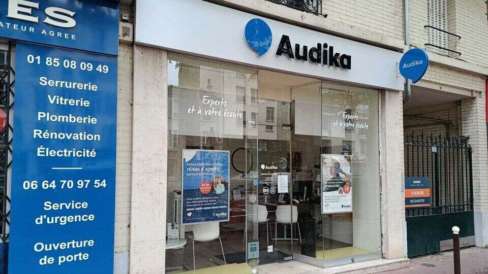 Devanture et vitrine de l'audioprothésiste Audika à Charenton-le-Pont