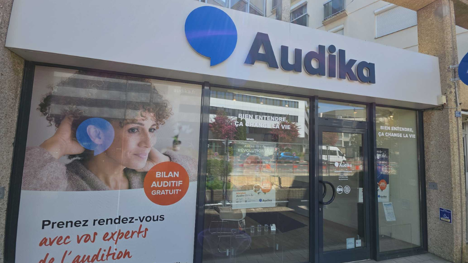 devanture centre auditif audika chartres