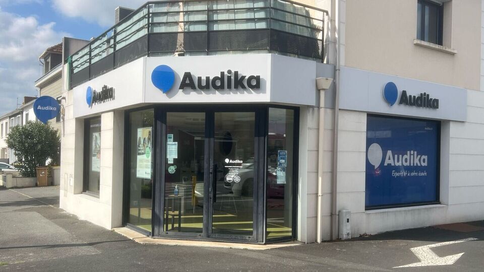 Devanture et vitrine de l'audioprothésiste Audika à Cholet Libération