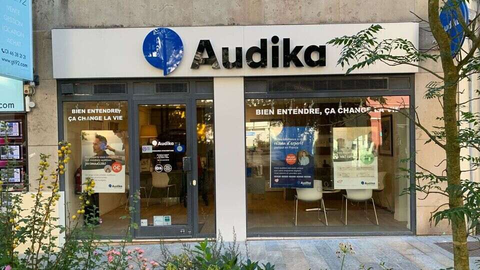 Devanture et vitrine de l'audioprothésiste Audika à Clamart