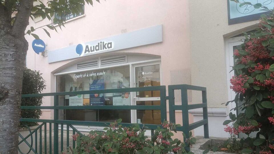 Devanture et vitrine de l'audioprothésiste Audika à Claye-Souilly