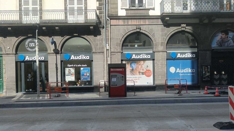 Devanture et vitrine de l'audioprothésiste Audika à Clermont-Ferrand