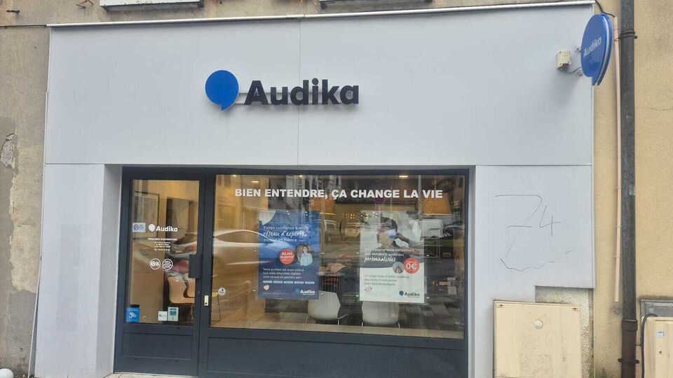 Devanture et vitrine de l'audioprothésiste Audika à Cluses