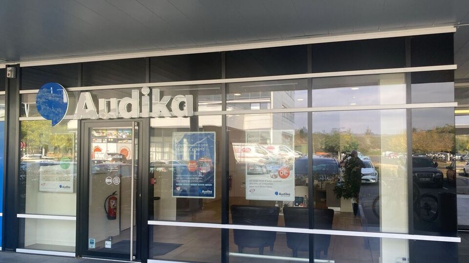 Devanture et vitrine de l'audioprothésiste Audika à Cournon d'Auvergne Zenith