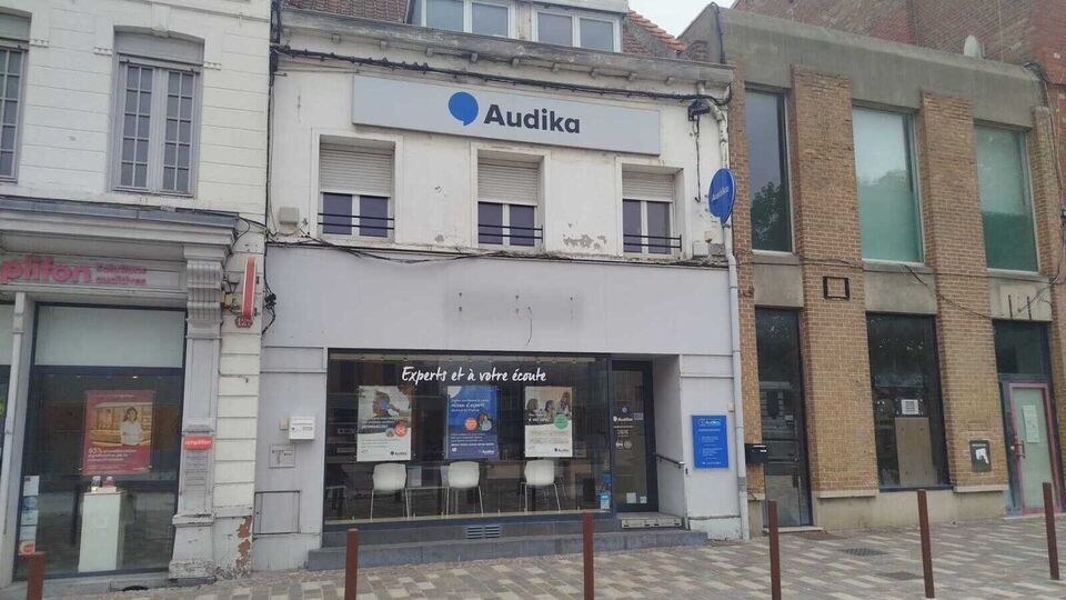 Devanture et vitrine de l'audioprothésiste Audika à Denain